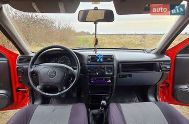 Седан Opel Vectra 1989 в Золочеві