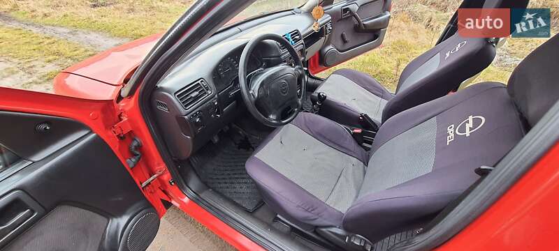 Седан Opel Vectra 1989 в Золочеві