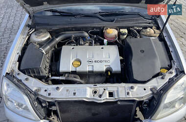 Седан Opel Vectra 2004 в 