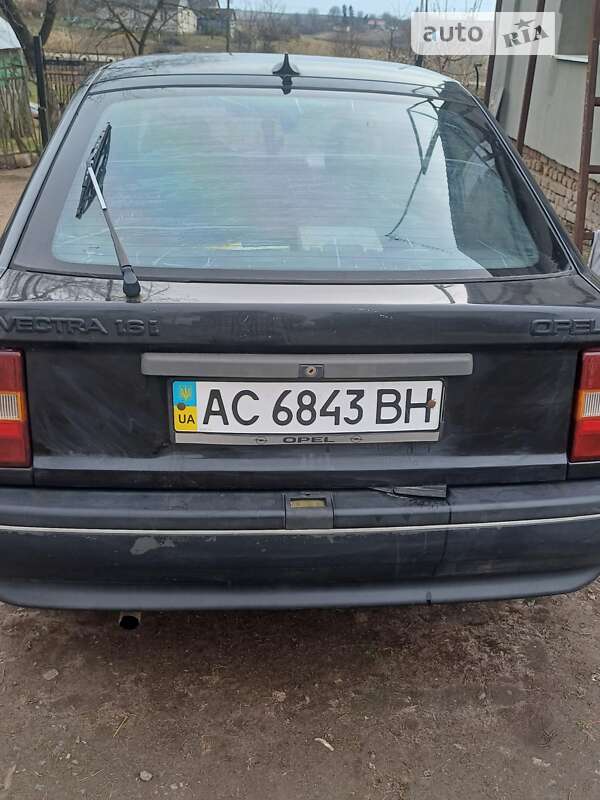 Седан Opel Vectra 1990 в Нововолынске