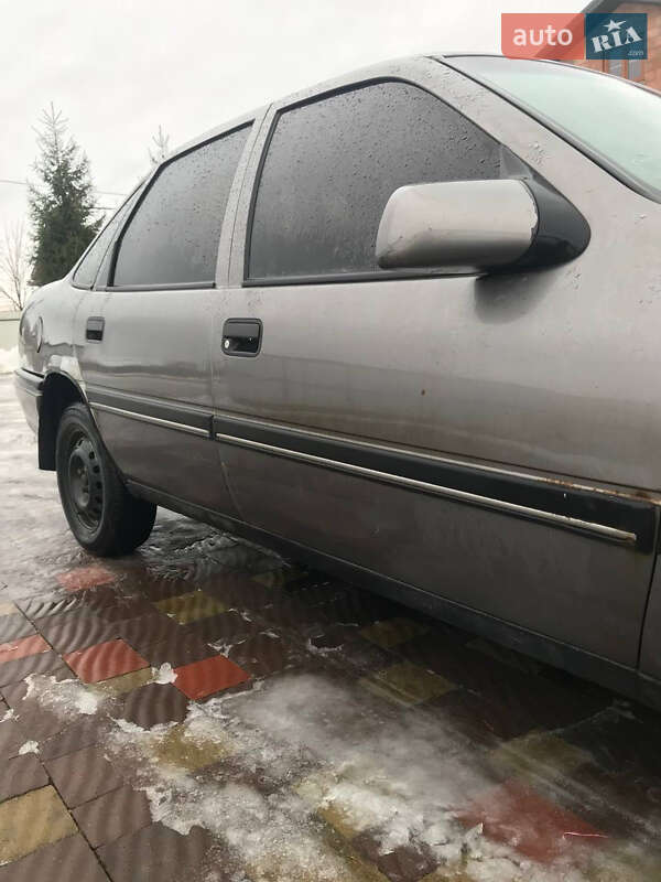 Седан Opel Vectra 1989 в Яворове