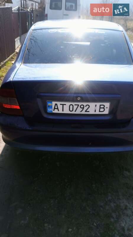 Седан Opel Vectra 1998 в Галичі