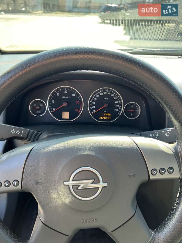 Універсал Opel Vectra 2004 в Радехові