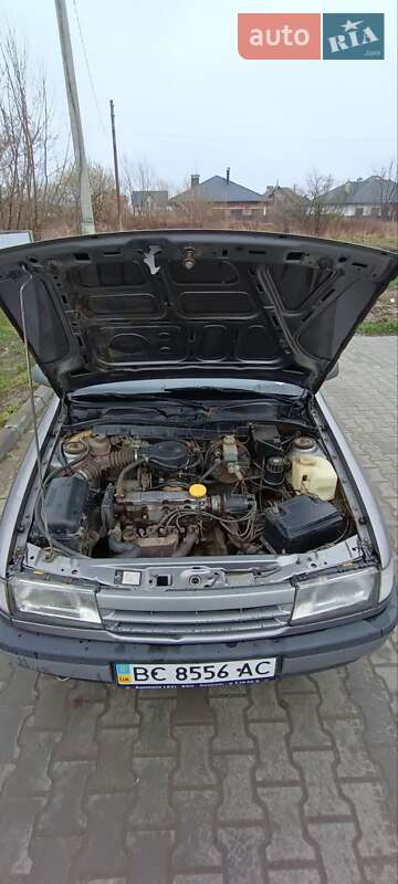 Седан Opel Vectra 1990 в Самборі