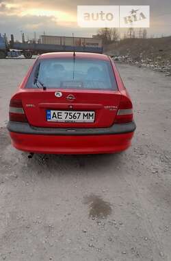 Ліфтбек Opel Vectra 1998 в Дніпрі