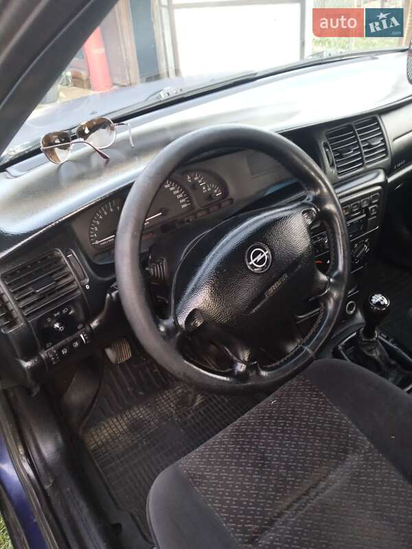 Седан Opel Vectra 1997 в Кропивницькому