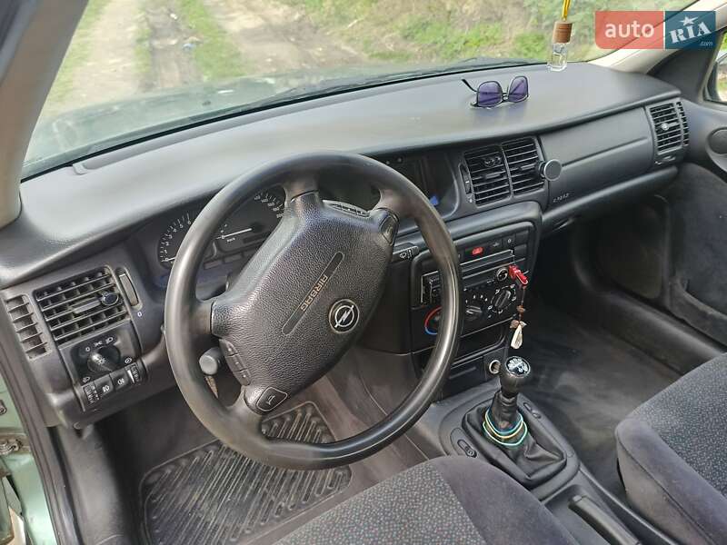 Седан Opel Vectra 2000 в Луцке