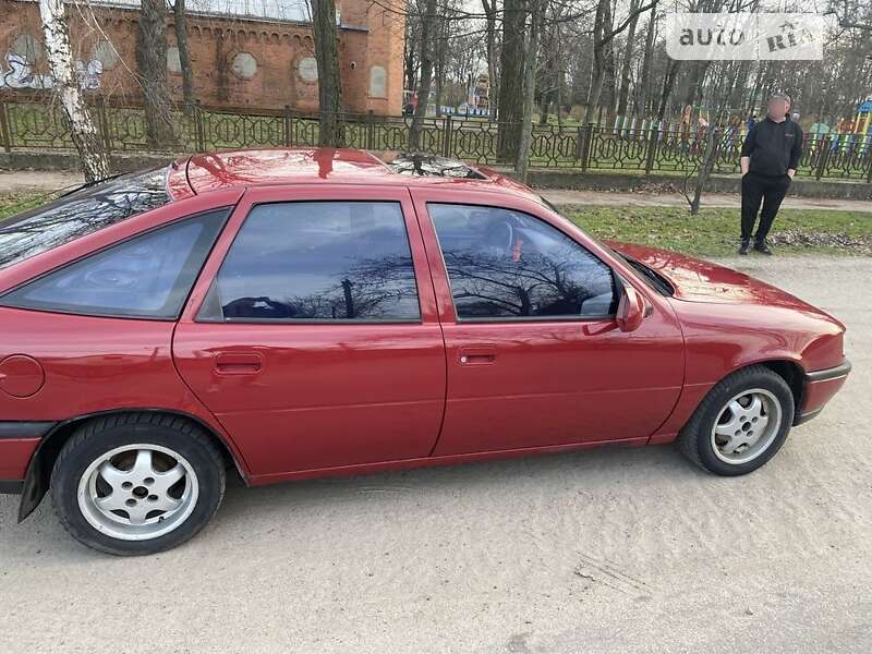 Лифтбек Opel Vectra 1991 в Лубнах