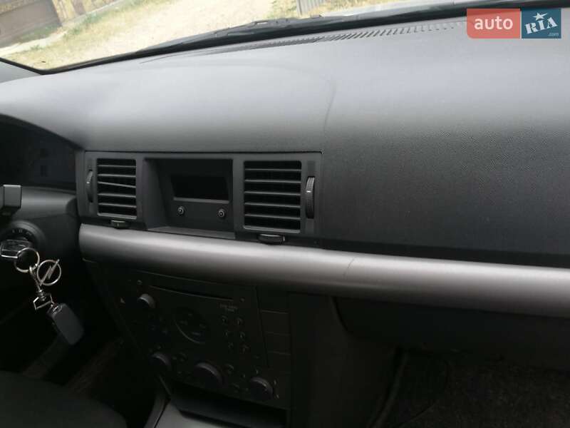 Седан Opel Vectra 2003 в Івано-Франківську