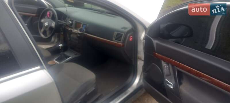 Седан Opel Vectra 2004 в Ужгороде