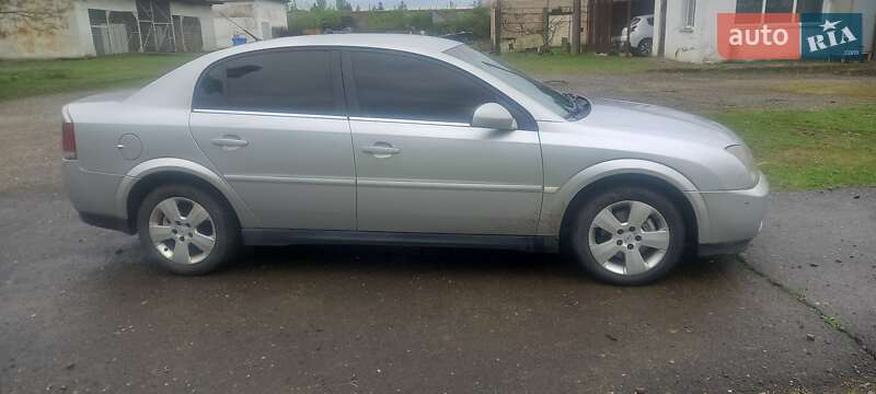 Седан Opel Vectra 2004 в Ужгороде