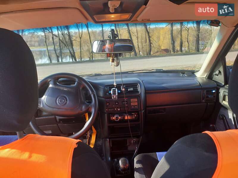 Седан Opel Vectra 1995 в Івано-Франківську