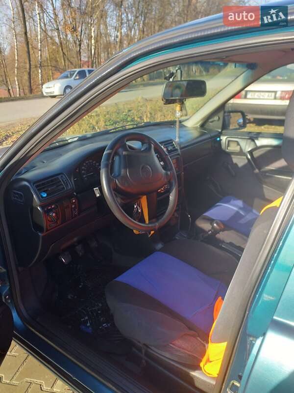 Седан Opel Vectra 1995 в Івано-Франківську