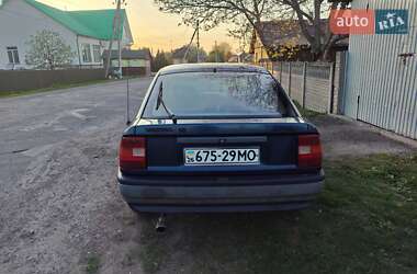 Лифтбек Opel Vectra 1990 в 