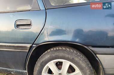 Лифтбек Opel Vectra 1990 в 