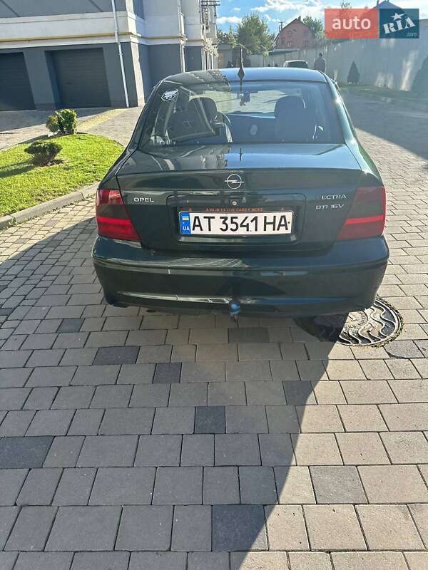 Седан Opel Vectra 2001 в Івано-Франківську