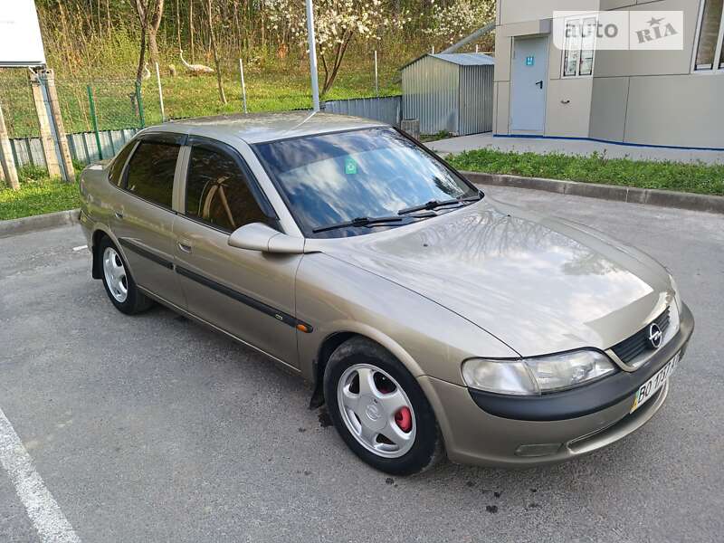 Седан Opel Vectra 1997 в Монастыриске