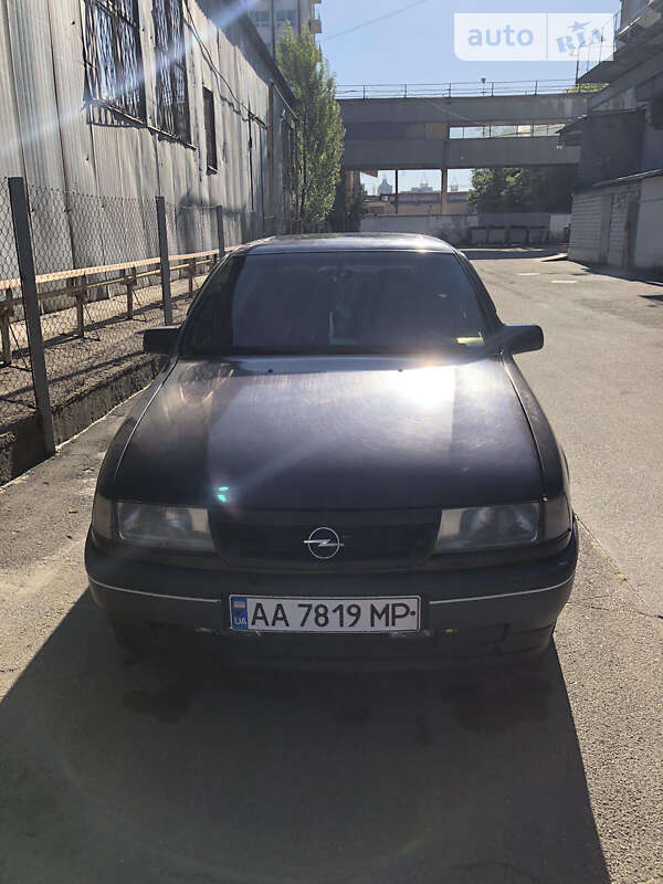 Лифтбек Opel Vectra 1990 в Киеве