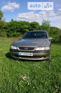 Седан Opel Vectra 1996 в Тисмениці