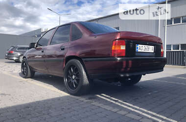 Седан Opel Vectra 1990 в Мукачевому