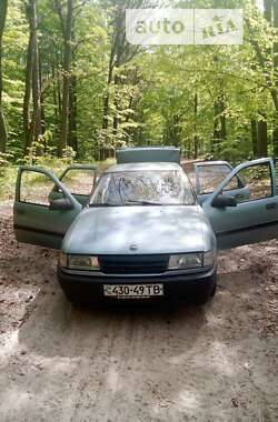 Седан Opel Vectra 1989 в Львове