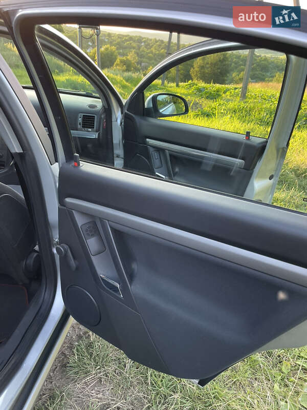 Седан Opel Vectra 2006 в Львові