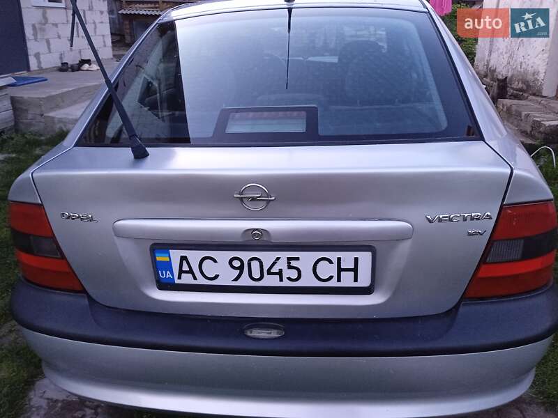 Ліфтбек Opel Vectra 1997 в Луцьку