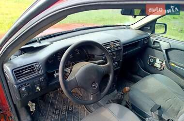 Седан Opel Vectra 1994 в Лубнах