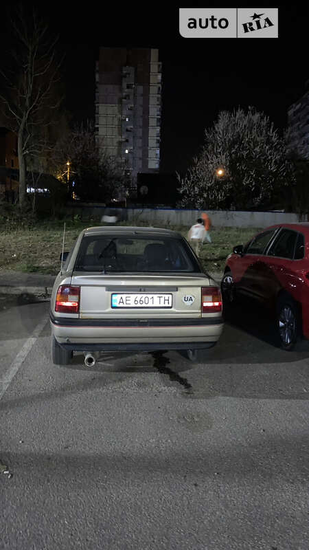 Лифтбек Opel Vectra 1990 в Днепре
