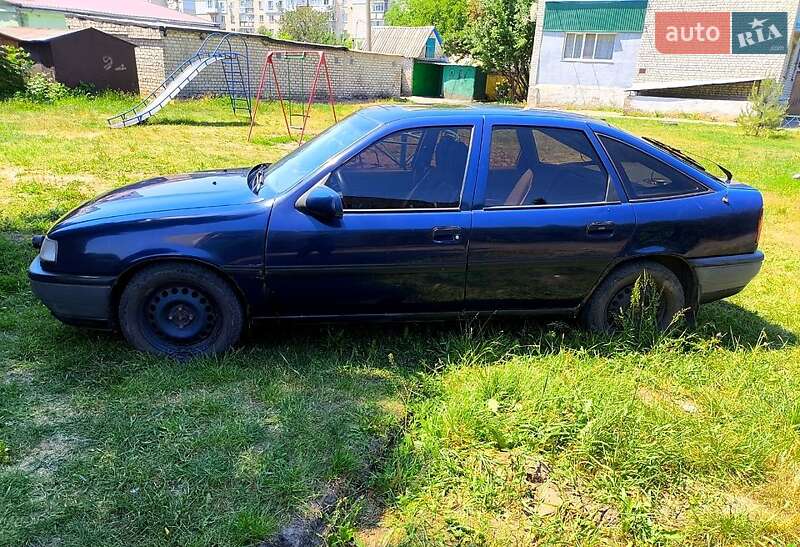Лифтбек Opel Vectra 1990 в Краснограде