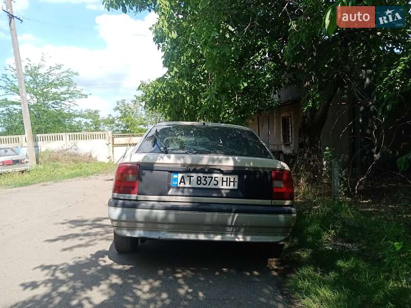 Лифтбек Opel Vectra 1992 в Сарате