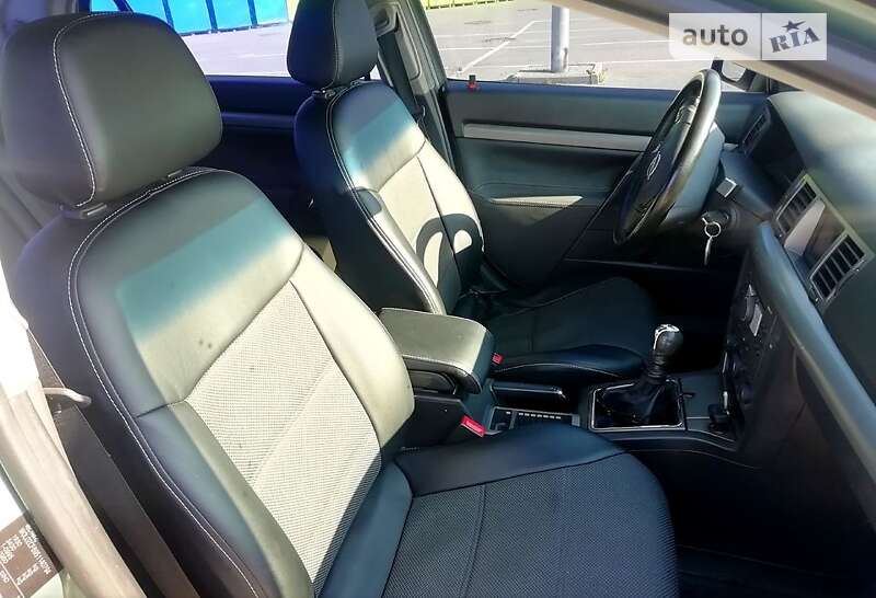 Седан Opel Vectra 2005 в Умані