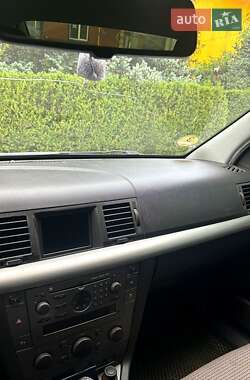 Лифтбек Opel Vectra 2003 в 