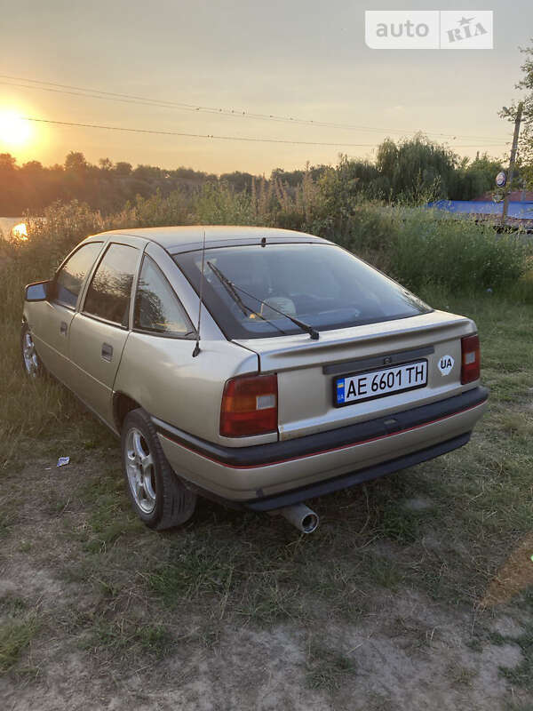 Лифтбек Opel Vectra 1990 в Днепре