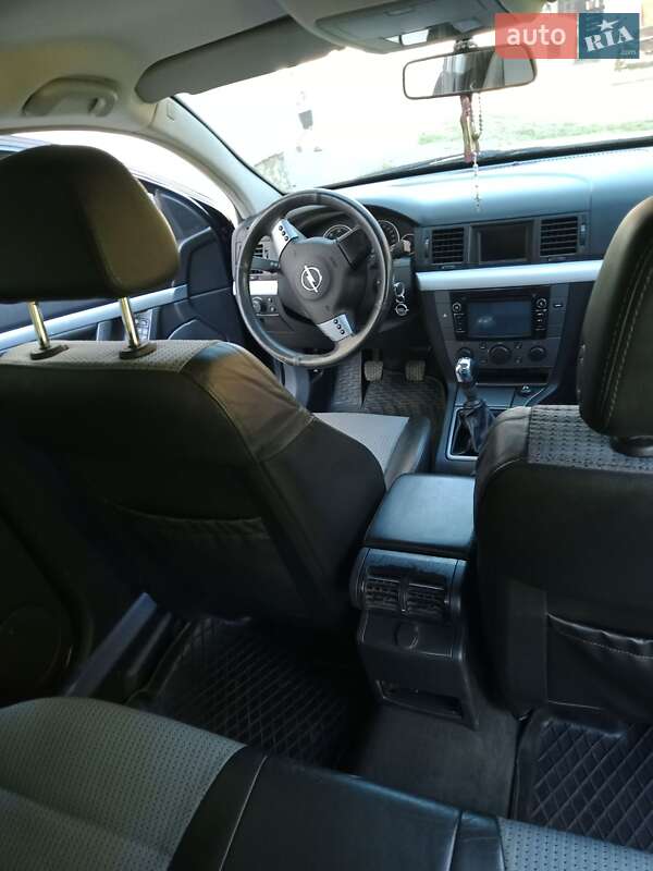 Седан Opel Vectra 2002 в Івано-Франківську