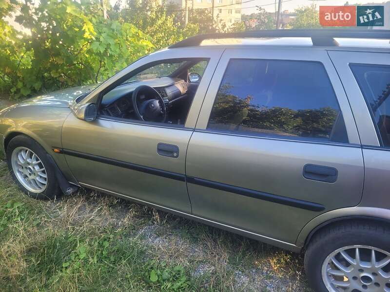 Универсал Opel Vectra 1998 в Харькове