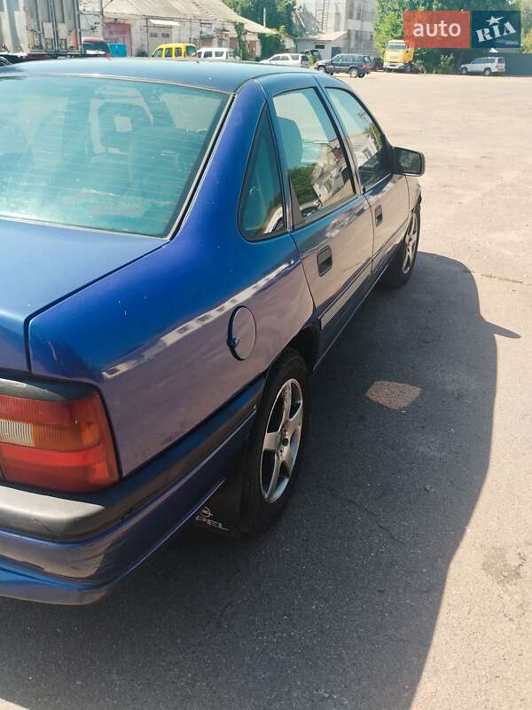 Седан Opel Vectra 1995 в Яготині