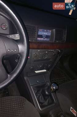 Седан Opel Vectra 2002 в П’ядики