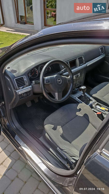 Седан Opel Vectra 2007 в Мостиске