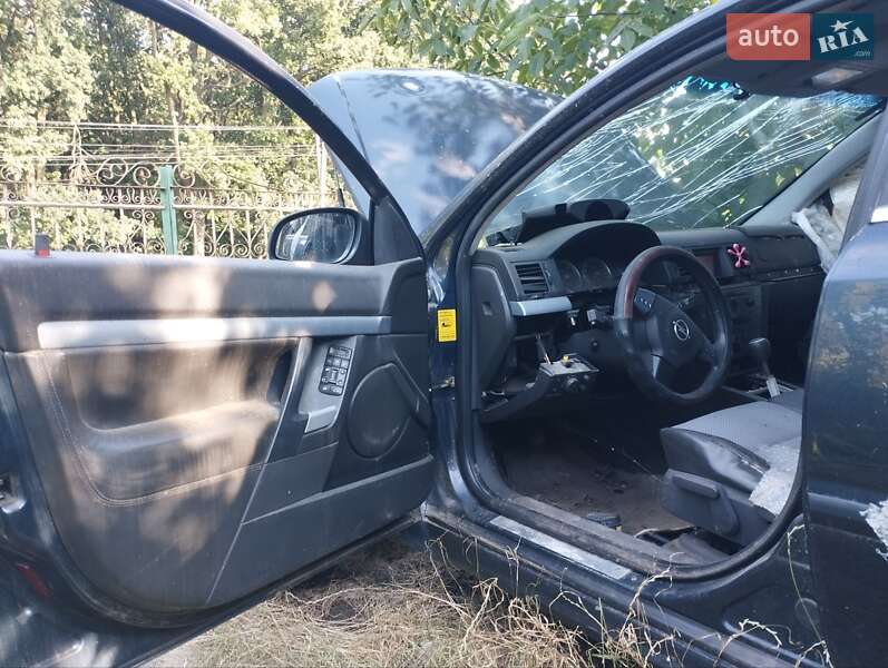 Лифтбек Opel Vectra 2002 в Тростянце