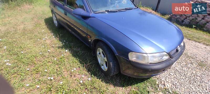 Седан Opel Vectra 1996 в Новоселице