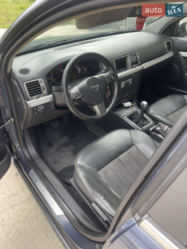 Седан Opel Vectra 2008 в Львове