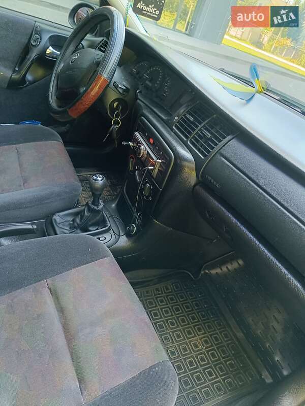 Универсал Opel Vectra 2000 в Новояворовске