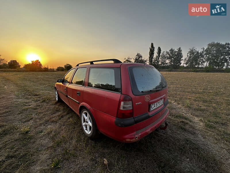 Универсал Opel Vectra 1998 в Тальном
