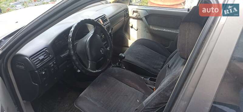Седан Opel Vectra 1989 в Изюме
