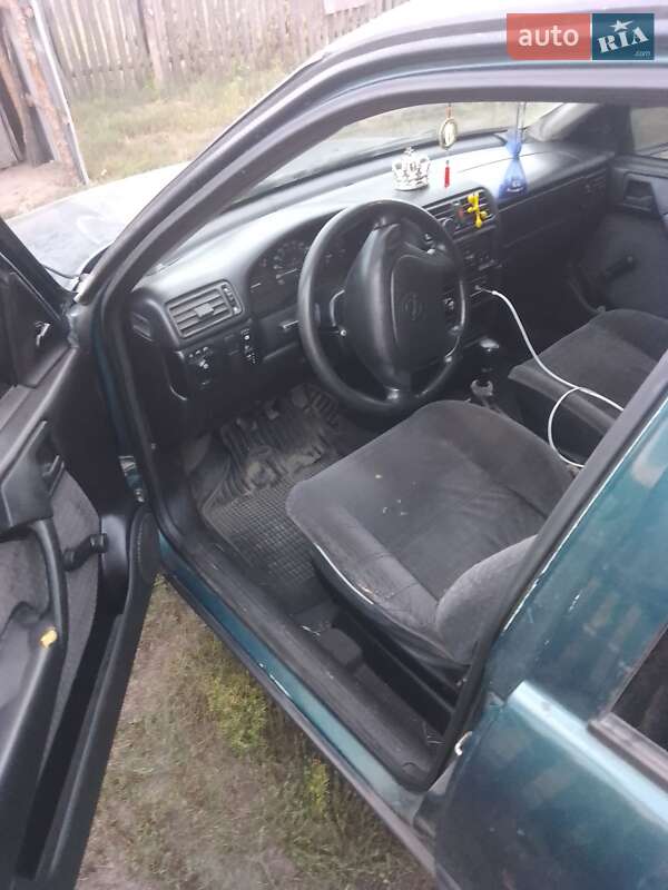 Седан Opel Vectra 1995 в Львове фото 2 Седан Opel Vectra 1995 в Львове