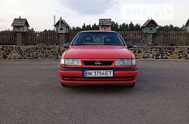 Седан Opel Vectra 1993 в Клевані