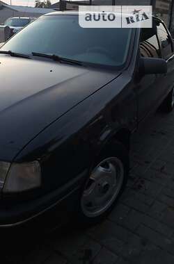 Седан Opel Vectra 1990 в Ровно