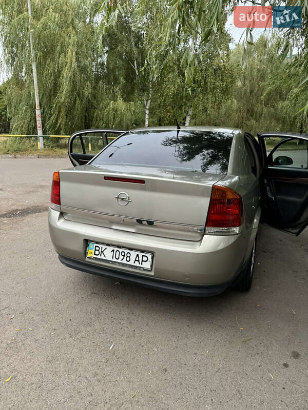 Седан Opel Vectra 2003 в Ровно