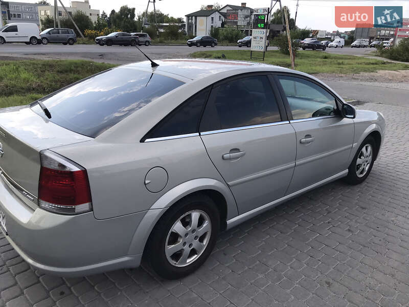 Лифтбек Opel Vectra 2006 в Львове